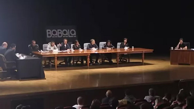 İlginç anlar! Ece Üner tuvalete giderken mikrofonunu açık unutunca salon kahkahaya boğuldu - Resim : 1