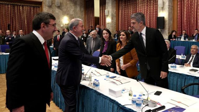 HDP'lilerle tokalaşan Akar'dan Ahmet Kaya alıntısı! Bütçe görüşmesine damga vuran olay - Resim : 1