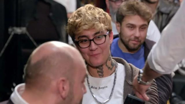 Hasan Can Kaya'dan büyük gaf! Kadın seyircinin cevabıyla utançtan kızardı - Resim : 1