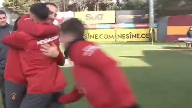 GSTV'yi izleyenler dondu kaldı! Mertens'ten takım arkadaşına olay hareket - Resim : 1