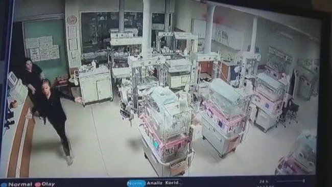 Maraş'taki depremlere ilişkin yeni görüntüler! Ölümü göze aldılar, bebekleri yalnız bırakmadılar - Resim : 3