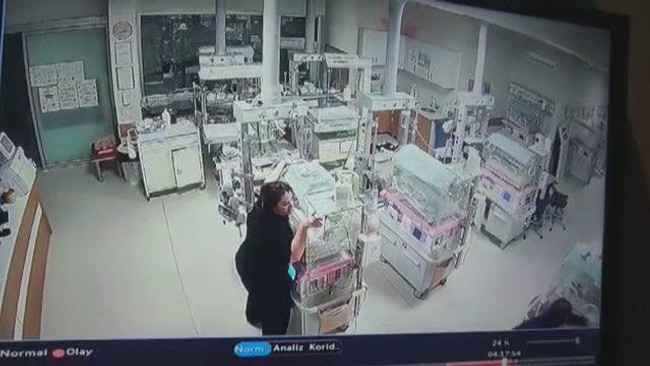 Maraş'taki depremlere ilişkin yeni görüntüler! Ölümü göze aldılar, bebekleri yalnız bırakmadılar - Resim : 1