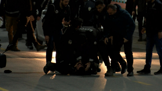 Fatih İlçe Seçim Kurulu'nda polis havaya ateş açtı! Hareketli dakikalar - Resim : 2