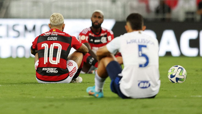 Oyuncular ve hakemler ırkçılığa uğrayan Vinicius için bakın ne yaptı - Resim : 1