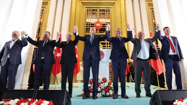 Yeşil Sol Parti'nin kendisiyle ilgili paylaştığı fotoğrafa ateş püskürdü! - Resim : 1