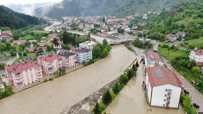 Kastamonu'nun Azdavay ilçesinde sel felaketi! Yüzlerce ev sular altında kaldı - Resim : 3