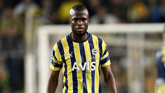 Fenerbahçe taraftarını kahredecek haber! Yıldız futbolcu, yeni takımı ile el sıkıştı - Resim : 1