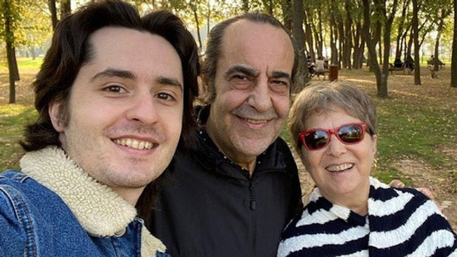 Özkan Uğur’un eşi 'ölüm' haberlerine ateş püskürdü: "Sizi bulacağım" - Resim : 1