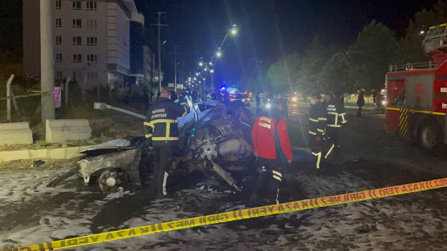 Niğde’de kaza yapan otomobil alev aldı: 3 kişi öldü - Resim : 1