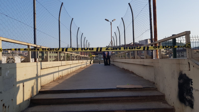 Yürüyen merdivenin altında insanlık dramı! - Resim : 2