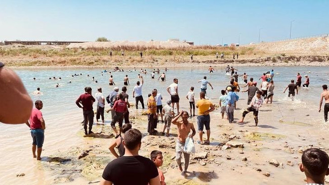 Serinlemek için çaya giren çocuğun acı sonu! Yakınları sinir krizi geçirdi - Resim : 1