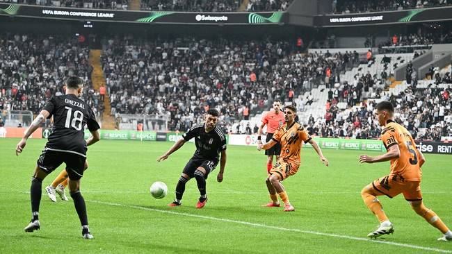 Beşiktaş, 2-0 öne geçtiği maçta 3-2 yenildi! Taraftarlar deliye döndü - Resim : 1