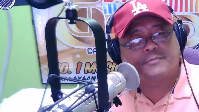 Radyo programcısı canlı yayında öldürüldü! 'Dinleyici' olarak geldi ve... - Resim : 1