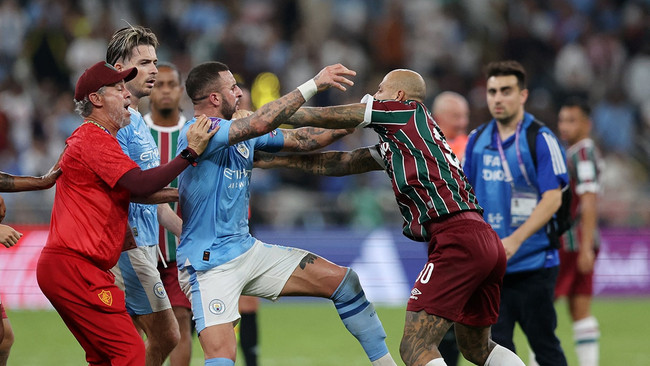 Felipe Melo, Grealish ve Walker'a saldırdı: 'Aptallar için söylüyorum' - Resim : 1