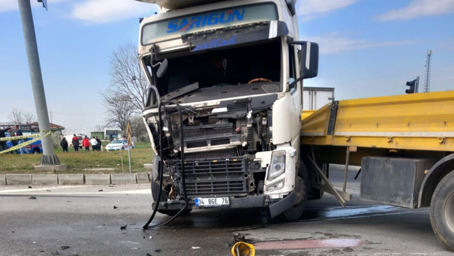 Tekirdağ'da tır ile minibüs çarpıştı: 5 ölü, 10 yaralı - Resim : 2