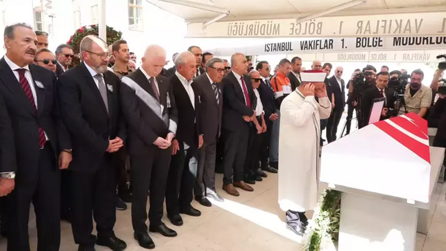 Usta gazeteci Güneri Cıvaoğlu'na veda töreni... Son yolculuğuna uğurlandı - Resim : 1