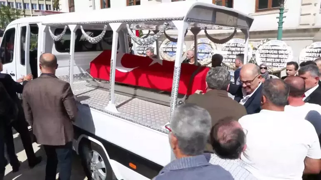 Usta gazeteci Güneri Cıvaoğlu'na veda töreni... Son yolculuğuna uğurlandı - Resim : 5