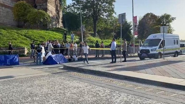 Fatih'te kan donduran vahşet! Kadının başını kesip surlardan attı, ardından intihar etti - Resim : 1