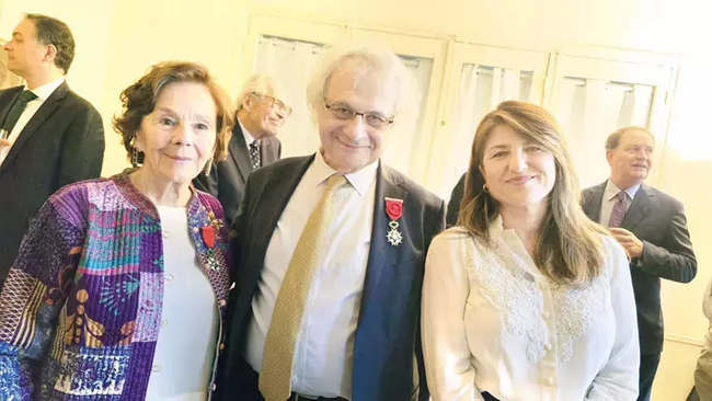 V. Murad'ın torunu Kenize Murad'a Fransa'dan nişan takdim edildi - Resim : 1