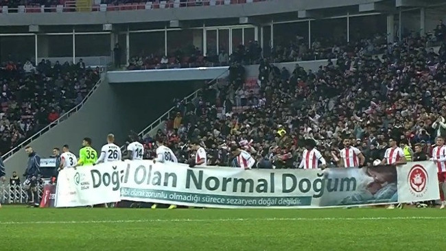 Fenerbahçe maçı öncesi açılan pankart ortalığı karıştırdı! ‘Doğuran siz misiniz?..’ - Resim : 1