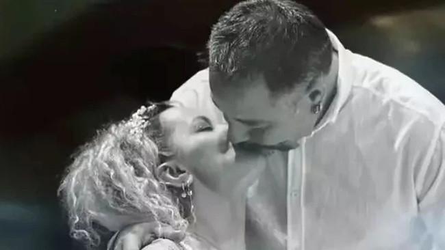 Ünlü oyuncu Yıldız Asyalı'dan sürpriz nikah! Üçüncü kez evlendi - Resim : 1