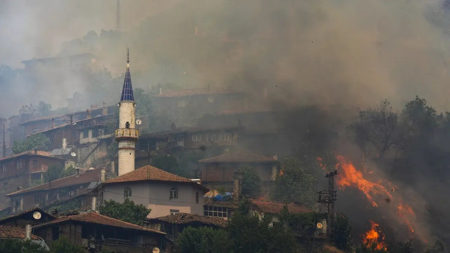 Yangından kahreden haber: Cansız bedeni yanan evden çıkarıldı! - Resim : 1