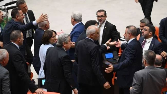 AK Parti ve CHP'li isim arasında 'ayı' kavgası! 'Yalancı herif, adi bir yalancısın, ahlaksız!..' - Resim : 2