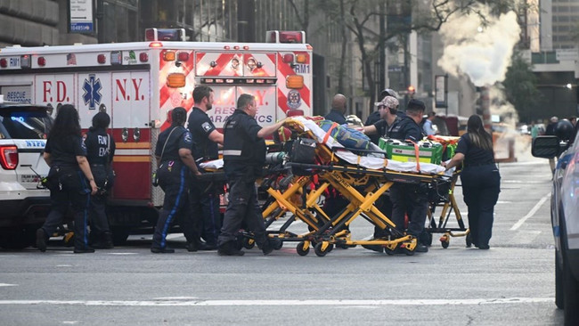 New York'ta gökdelene silahlı baskın! 1'i polis 4 kişi öldürüldü… - Resim : 1