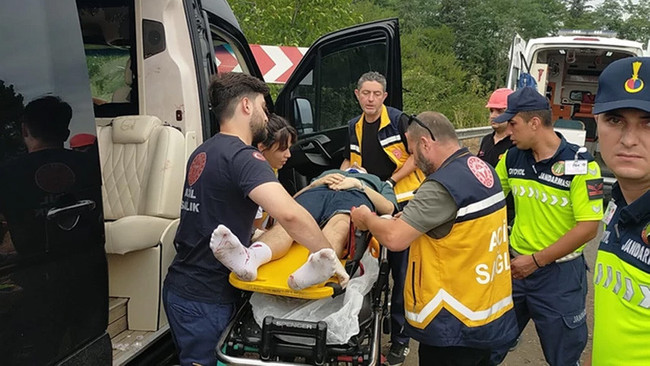 Korkunç kaza: Ünlü müzisyen ölümden döndü! 7 kişi yaralandı - Resim : 1