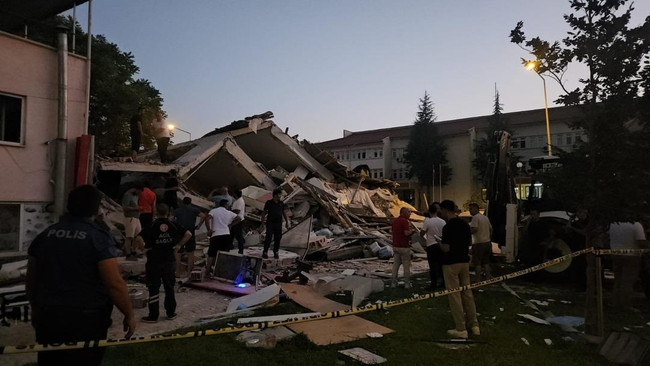 Balıkesir depremi İstanbul'u etkiler mi? 'Stres yüklemiş olabilir ama..." - Resim : 1