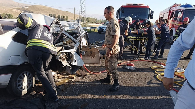 Erzurum'da şerit ihlali faciaya yol açtı! Kaza sonrası ortalık kan gölüne döndü - Resim : 1