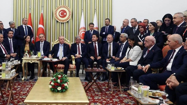 Gündemdeki fotoğrafın perde arkası! DEM Partili Saruhan Oluç’tan açıklama - Resim : 2