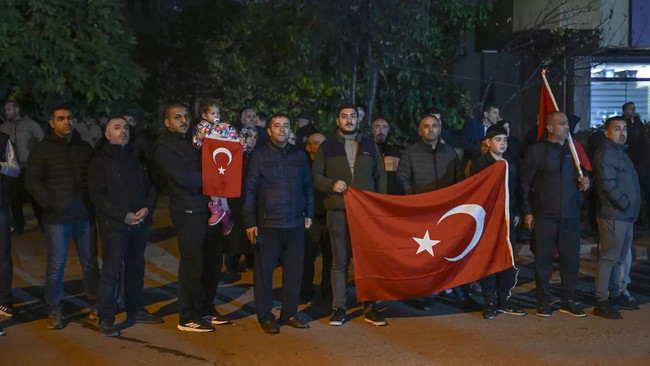 Türkiye'yi yasa boğan veda! Şehitlerimiz son yolculuğuna uğurlanıyor - Resim : 2