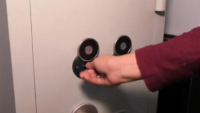 Ünlü iş insanının evi soyuldu! İlaçlama kılıfıyla milyonluk hırsızlık - Resim : 1