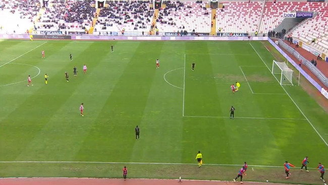 Ne olduğunu kimse çözmedi! Sivasspor-Boluspor maçında tarihe geçen kırmızı kart - Resim : 1