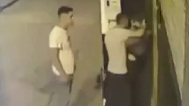 Beyoğlu'nda infial yaratan taciz olayında yeni gelişme: Tahliye edildiler - Resim : 1