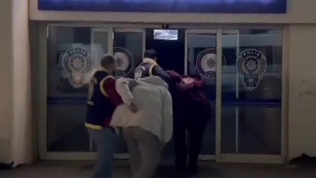 Sosyal medyadan tanıştı başına gelmeyen kalmadı! Telefonu, cüzdanı, kartları gasp edildi... - Resim : 3