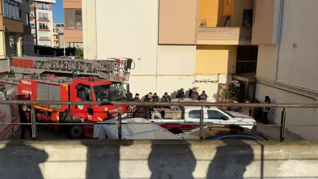 Yangın &ccedil;ıkan evde bı&ccedil;aklanmış halde &ouml;l&uuml; bulundu! CHP'li ismin annesi &ccedil;ıktı - Resim : 1