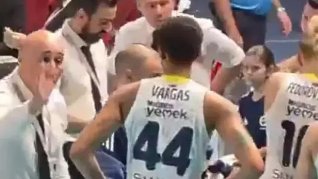 Vargas&rsquo;a yapılan hareket &ccedil;ok konuşuldu! A&ccedil;ıklama gecikmedi - Resim : 2
