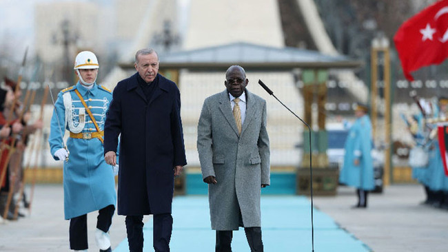 Beştepe'de talihsiz an! Konuk lider yere kapaklandı - Resim : 1