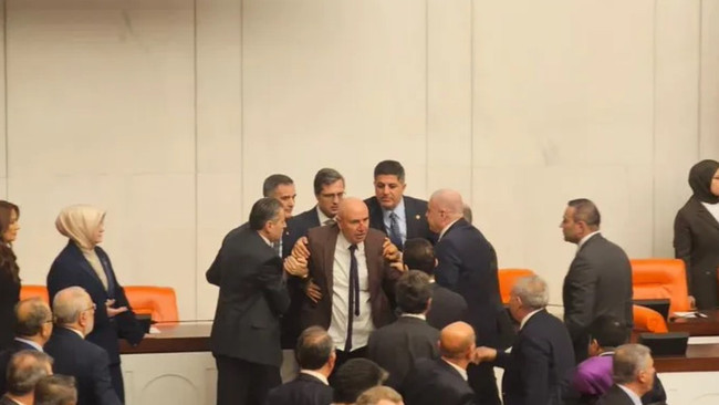 Yemin töreninde ortalık karıştı! Bahçeli'den TBMM'deki yemin kavgasına tepki - Resim : 3