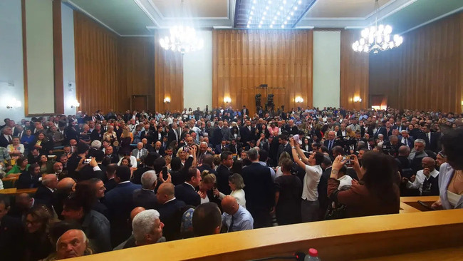 'Mutlak butlan' sonrası ilk grup toplantısı! Özgür Özel kürsüde… - Resim : 1