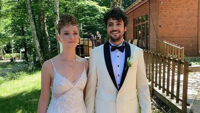 Taner Ölmez ile Ece Çeşmioğlu evlendi! İşte ilk görüntüler... - Resim : 2