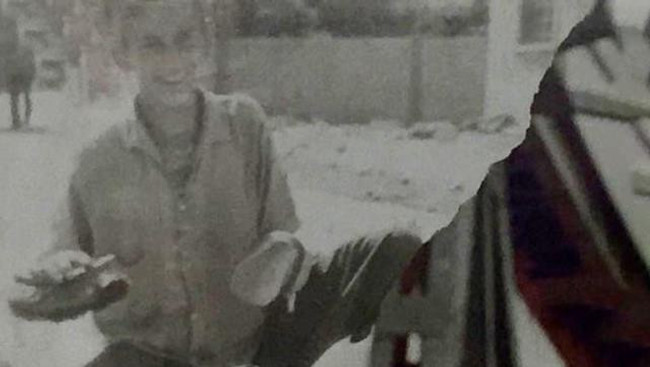 Ayakkabı boyacılığı yapan usta oyuncuyu tadınız mı? Bu fotoğraf gündem oldu! - Resim : 1