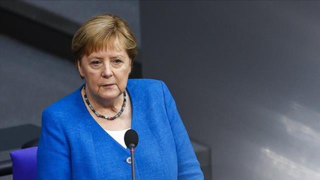 Eski Başbakan Angela Merkel, alışveriş yaptığı sırada korumalarının yanında cüzdanını çaldırdı - Resim : 1