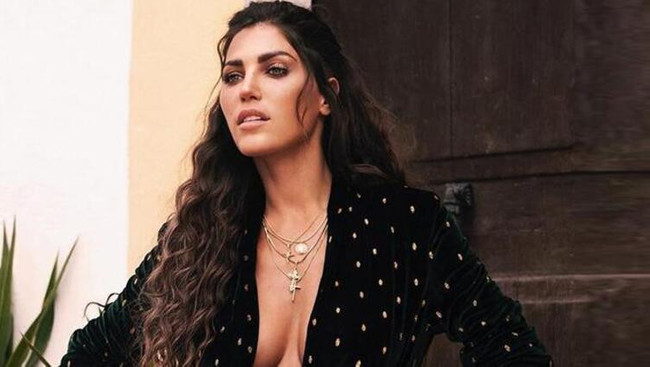 Ünlü futbolcu Wesley Sneijder'in eski eşi Yolanthe Cabau'dan, cinsel ilişki itirafı - Resim : 2