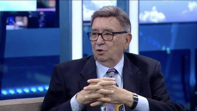 Eurovision şarkı yarışmasıyla hafızalara kazınan sunucu Bülend Özveren son yolculuğuna uğurlandı - Resim : 1