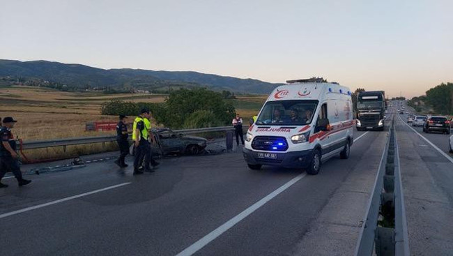 Düğüne giderken kaza yaptılar... Araç tamamen kül oldu: 3 kişi yanarak can verdi! - Resim : 3