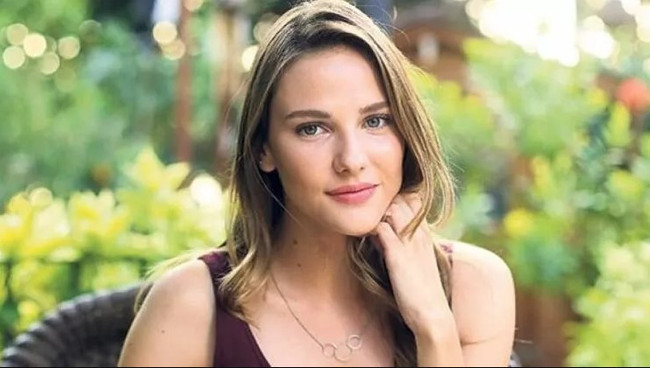 Çağatay Ulusoy’un partneri belli oldu! Süslü Korkuluk'ta hangi ünlü isimle başrolü paylaşacak? - Resim : 1