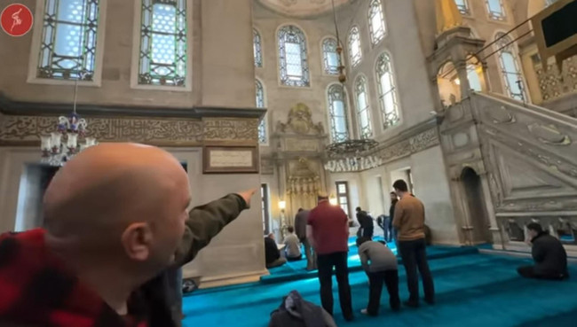 Eyüpsultan Camii’nde papaz tartışması! Müftülük adres verdi: Bakanlığa gidin… - Resim : 1